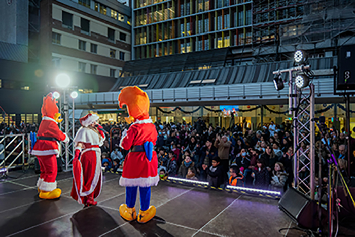 Acte Encesa de llums de Nadal a l'Hospital Sant Joan de Déu, Barcelona. Amb la participació de la Fundació PortAventura World. 14/12/22 Fotografies Gemma Miralda